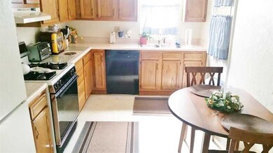 Kitchen. Sunny Eat in kitchen!