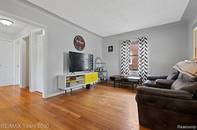 2020 Kingsbury Ave, Dearborn, MI 48128 - photo 4