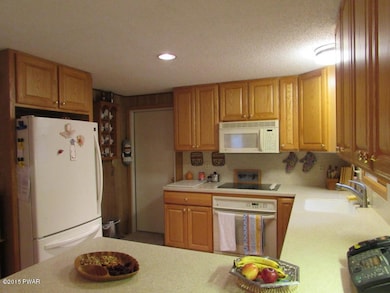 111 Hillcrest Dr, Hawley, PA 18428 - photo 3