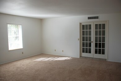 6725 Bacobi-Living Room