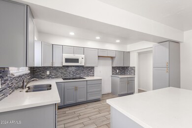 8248 W Piccadilly Rd, Phoenix, AZ 85033 - photo 4