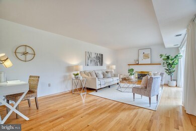 11456 Links Dr, Reston, VA 20190 - photo 3
