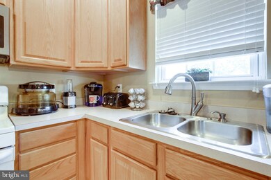 12028 Kemps Landing Cir, Manassas, VA 20109 - photo 4
