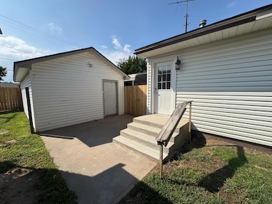 1017 S Washington St, Hugoton, KS 67951 - photo 3