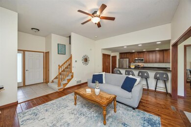 15919 Hawthorn Cir, Clive, IA 50325 - photo 3