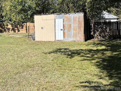 612 W 5th St, Ada, OK 74820 - photo 5