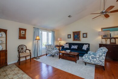 13 Redfield Cir, Derry, NH 03038 - photo 5