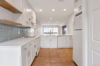 104 Fox Hill Dr unit 104, Calverton, NY 11933 - photo 5