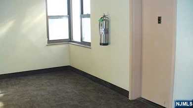 EAST/SOUTH CORNER UNIT ENTRANCE W/BREATHING AREA!