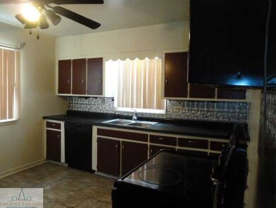 4204 Lowcroft Ave, Lansing, MI 48910 - photo 4