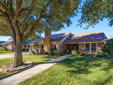 2253 Farrington Ln, Hurst, TX 76054 - photo 3