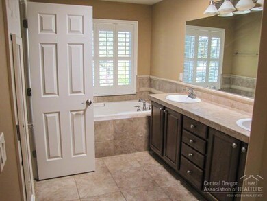 19594 Hollygrape St, Bend, OR 97702 - photo 7