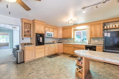 2348 California St, Redding, CA 96001 - photo 2