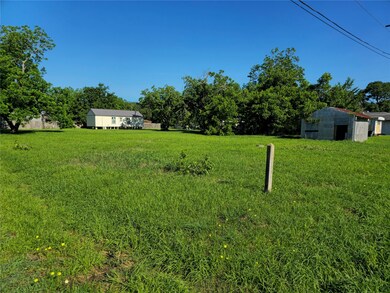 2412 Live Oak Ave, Bay City, TX 77414 - photo 2