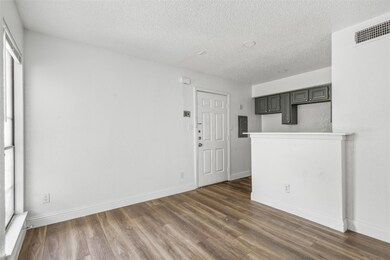 2300 Bamboo Dr unit N307, Arlington, TX 76006 - photo 4