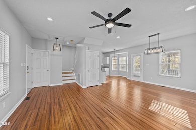 Entry/Living Room
