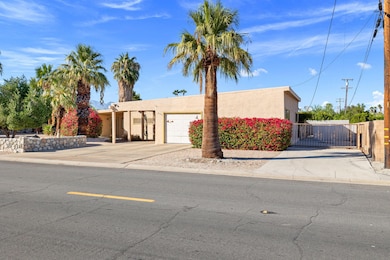 Tandem garage and RV parking/ hookups