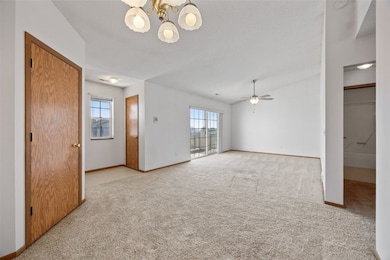 1370 44th St unit E, Marion, IA 52302 - photo 3