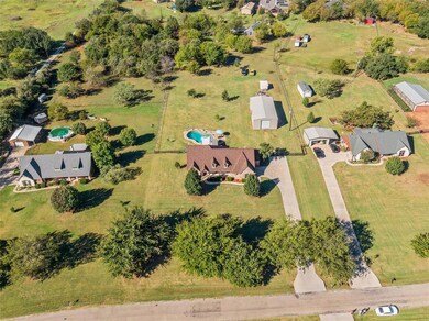 562 Highland Rd, Springtown, TX 76082 - photo 4