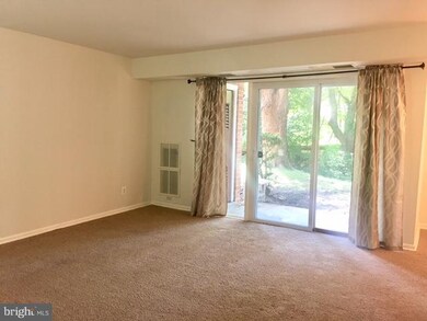 3814 Lyndhurst Dr unit 101, Fairfax, VA 22031 - photo 3