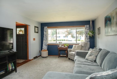 3828 Carlton Dr, Cedar Falls, IA 50613 - photo 4