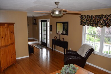 Formal Living room / Front entry way