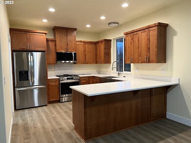 152 Elkton St, Sutherlin, OR 97479 - photo 5