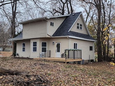 904 W 8th St, Muscatine, IA 52761 - photo 2