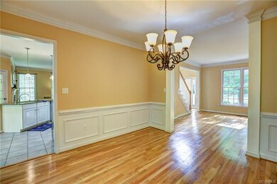 Dining Room with Nice Molding