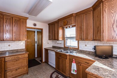 304 Euclid Ave Crookston MN-large-006-8-