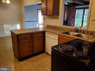 4003 Woodhaven Ln, Bowie, MD 20715 - photo 5