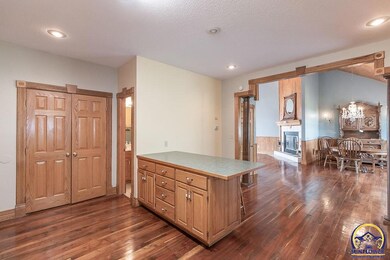 2848 SW Indian Hills Rd, Topeka, KS 66614 - photo 7