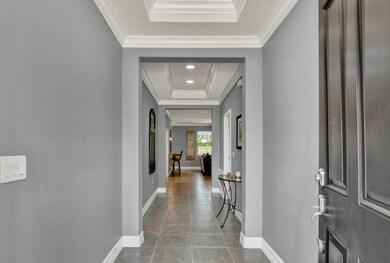 Foyer w/Tray Ceiling