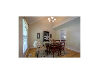 Formal dining area w/hardwood floors