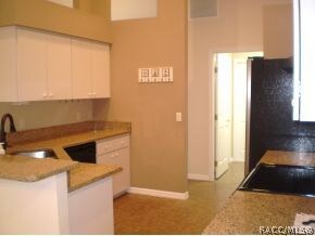 Kitchen w/new quartz counters