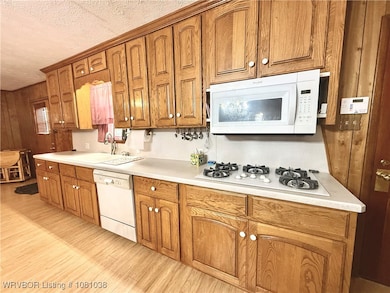 Kitchen was updated in '96.