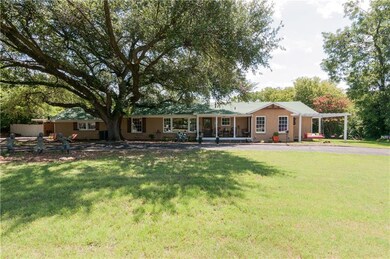 Another view of the front yard. Plenty of room for