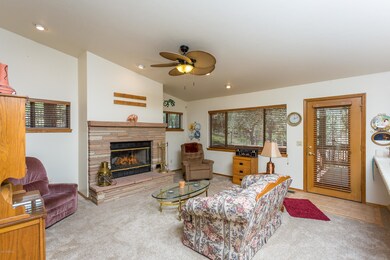 005_Family Room