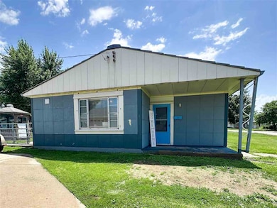 415 S Main St, Sigourney, IA 52591 - photo 2