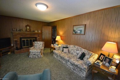 736 Foxfire Rd, Asheboro, NC 27205 - photo 4