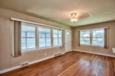 OPEN MAIN LIVING AREA