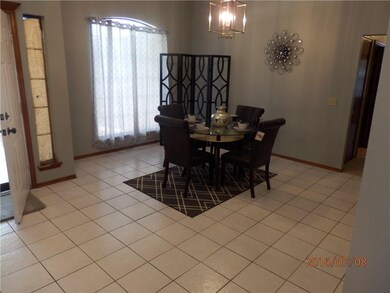 2708 E Hills Dr, Moore, OK 73160 - photo 3