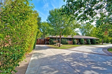 RV gate & driveway