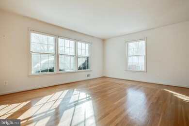 8314 Chartwell Ct, Annandale, VA 22003 - photo 4