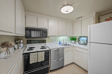 9 Skinner's Path unit 9, Marblehead, MA 01945 - photo 2