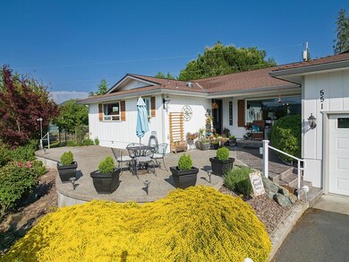 551 Towne St, Grants Pass, OR 97527 - photo 3