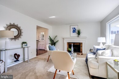 9542 Barkwood Ct, Fairfax, VA 22032 - photo 4