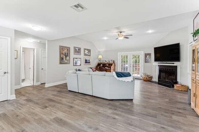 1045 Woodview Dr, Slidell, LA 70461 - photo 3