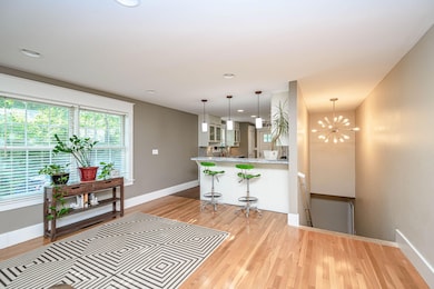 45-web-or-mls-1112-w-broadway