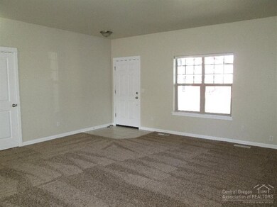 1357 NW 18th St, Redmond, OR 97756 - photo 2